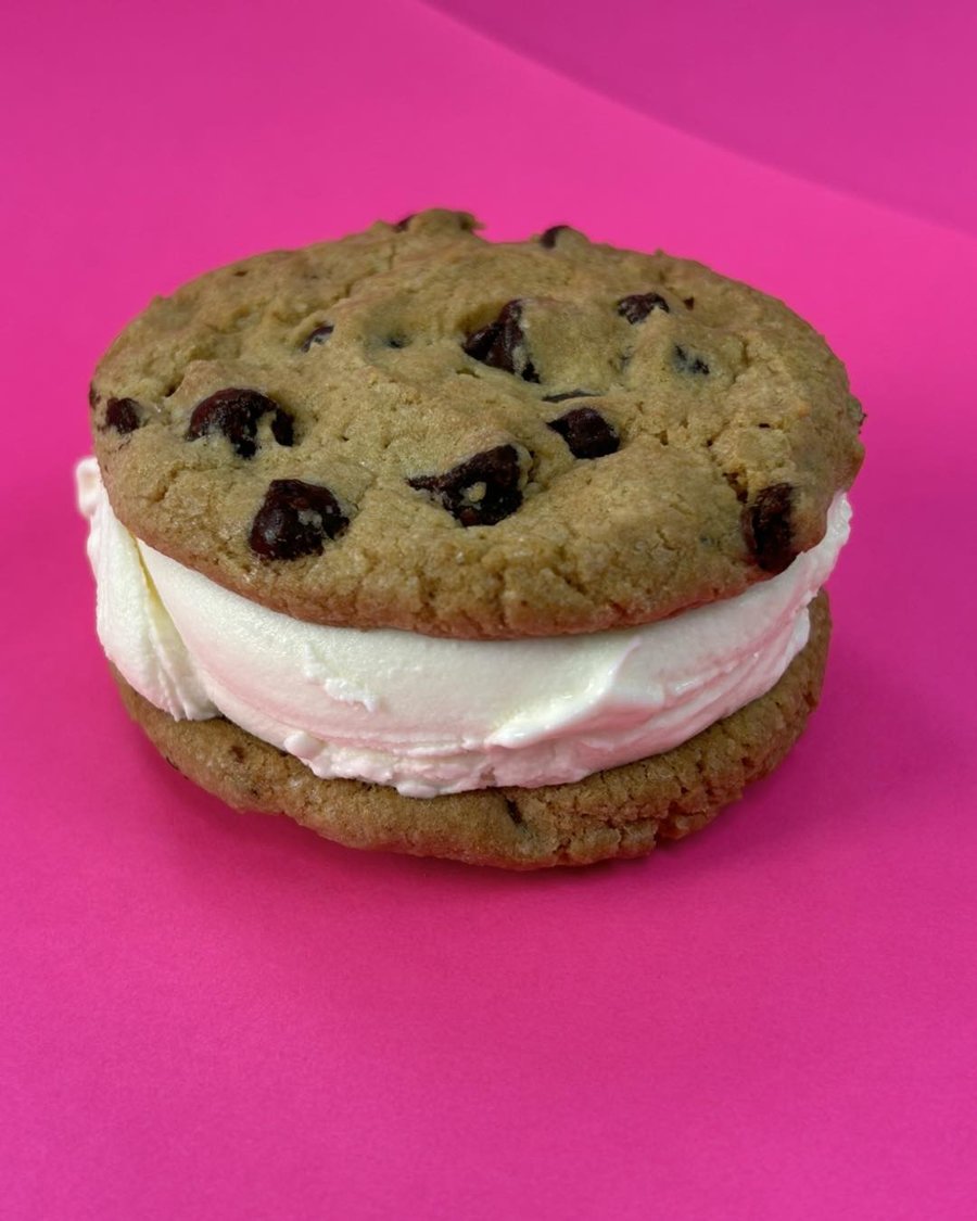 Cookie Custard Sandwich