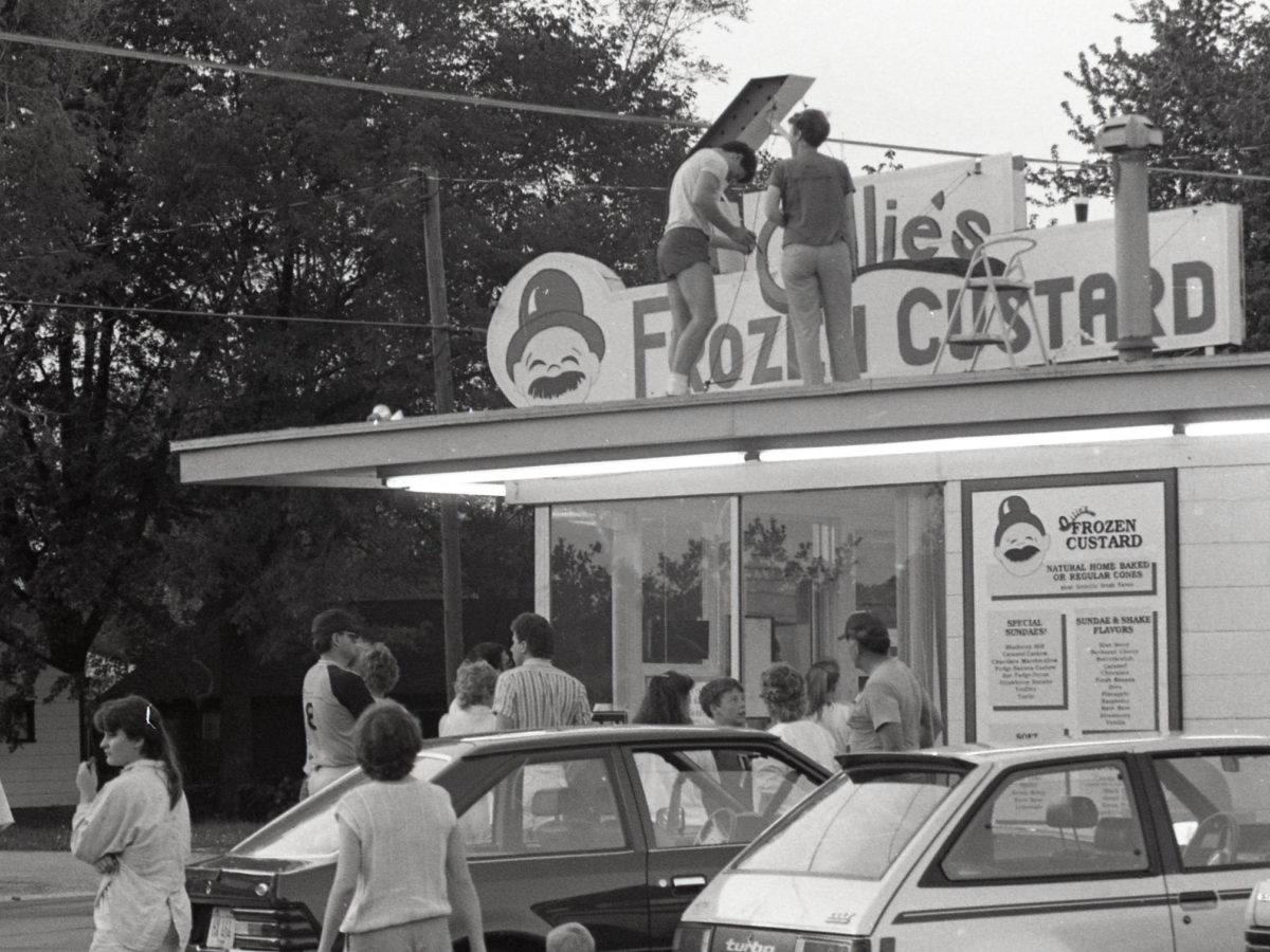 Ollie's Frozen Custard in 1988 with its sign on the roof and customers at the windows