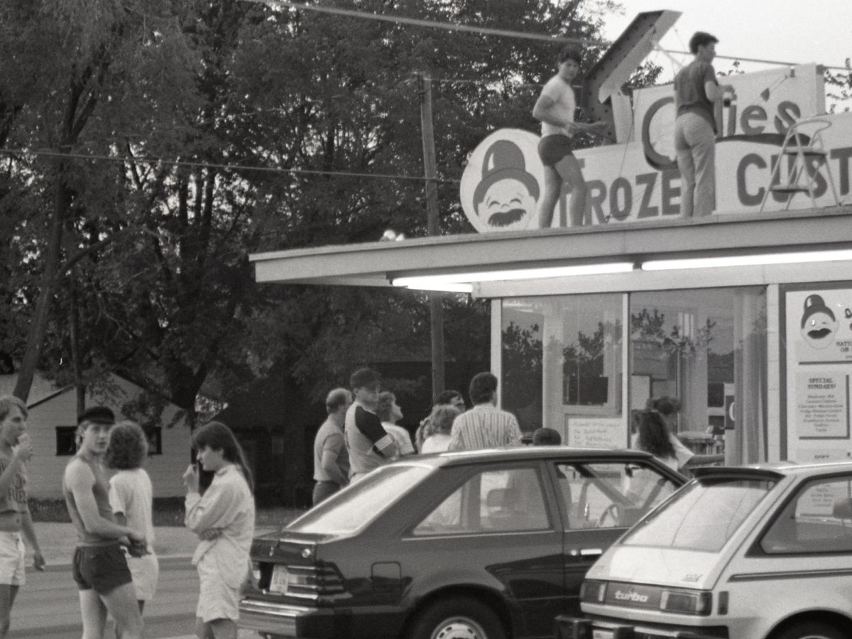 Customers with custard in front of Ollie's in 1988